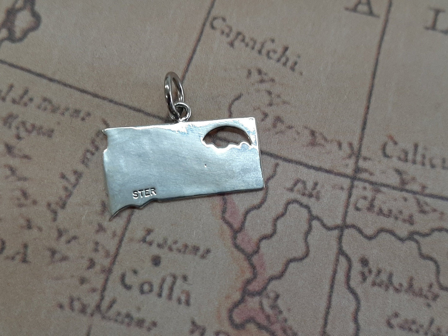South Dakota with Mt. Rushmore Sterling Silver Charm