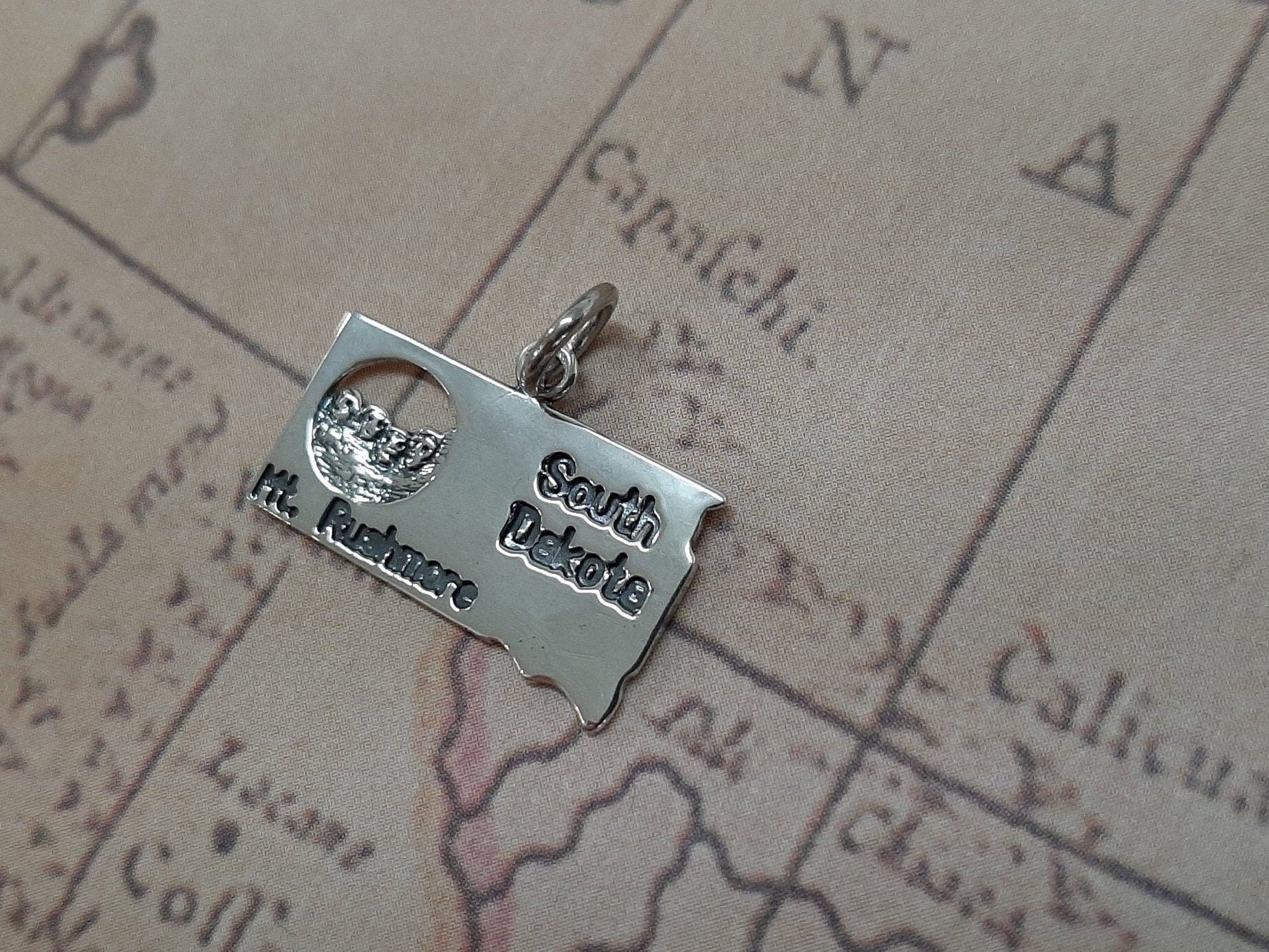 South Dakota with Mt. Rushmore Sterling Silver Charm